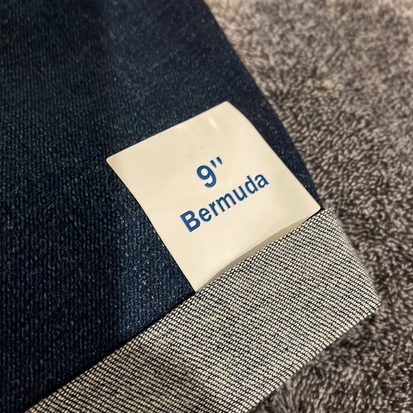 Old Navy denim Bermuda Shorts.  Size 8 NWT - Picture 2 of 5